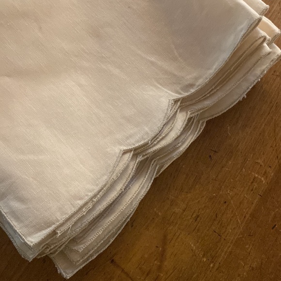 Linen Napkins Stitched Scalloped Edges Set of Eight - Picture 11 of 13